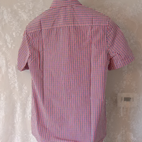 Men's short sleeve shirt 3/$15 item - Picture 3 of 4